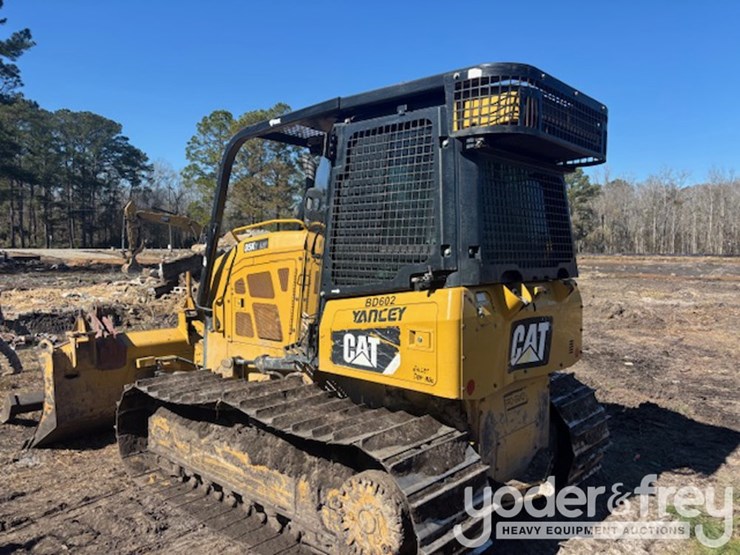 2016-caterpillar-d5k2-lgp-image-3