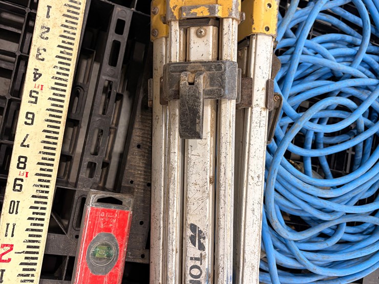 assortment-of-laser-level-stands-image-7