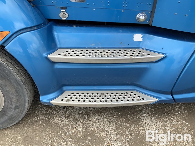 2012-kenworth-t600-image-17