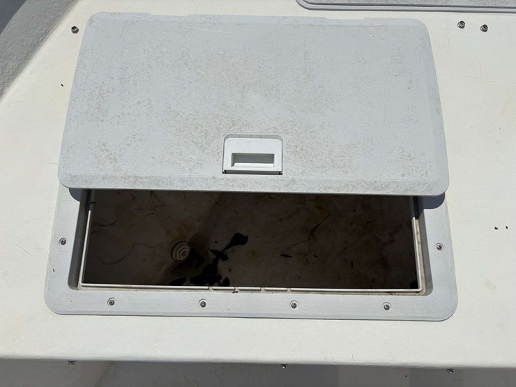 18'-cape-horn-center-console-fiberglass-bay-boat-image-22