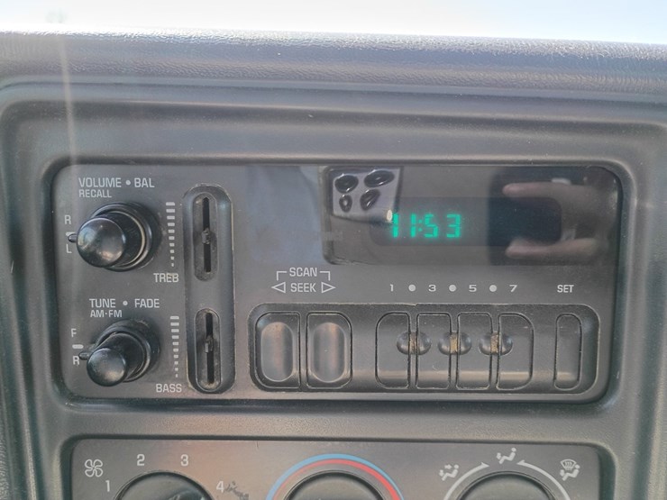 #24570-•-2001-chevrolet-silverado-pickup-truck-image-46