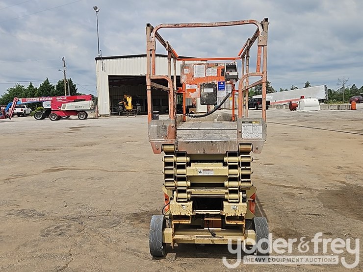 2015-jlg-2646es-image-4