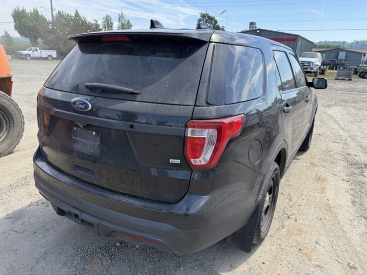 2017-ford-explorer-image-4