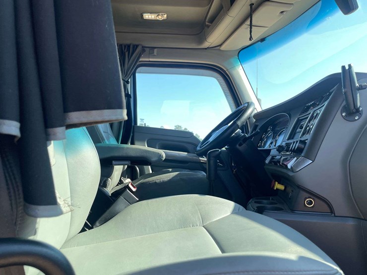 2018-kenworth-t680-image-23