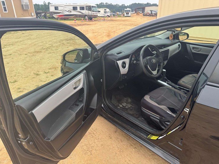 2018-toyota-corolla-le-4dr-sedan---150,323-miles-image-9