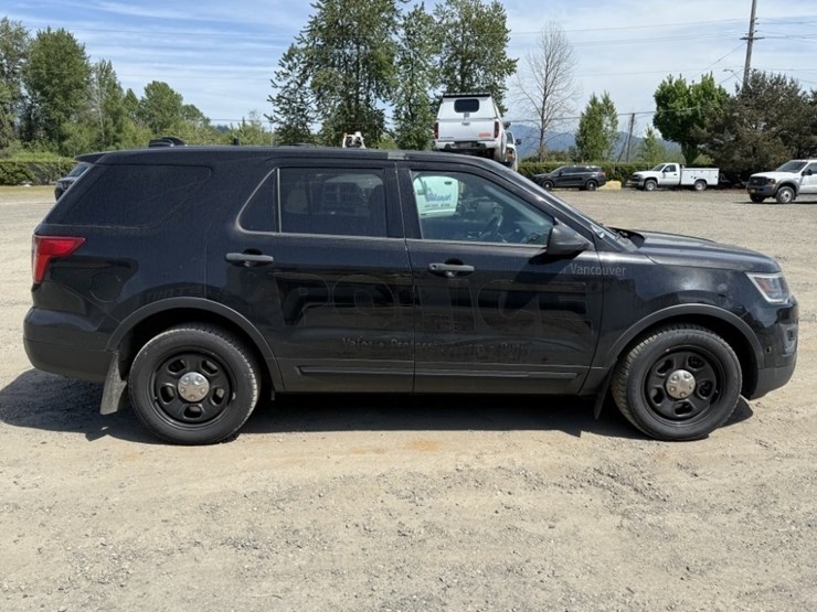 2017-ford-explorer-image-3