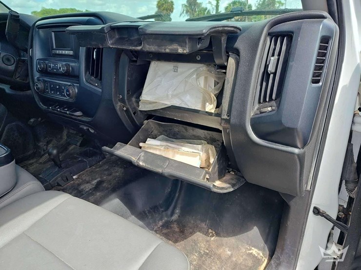 2017-chevrolet-silverado-2500hd-image-36