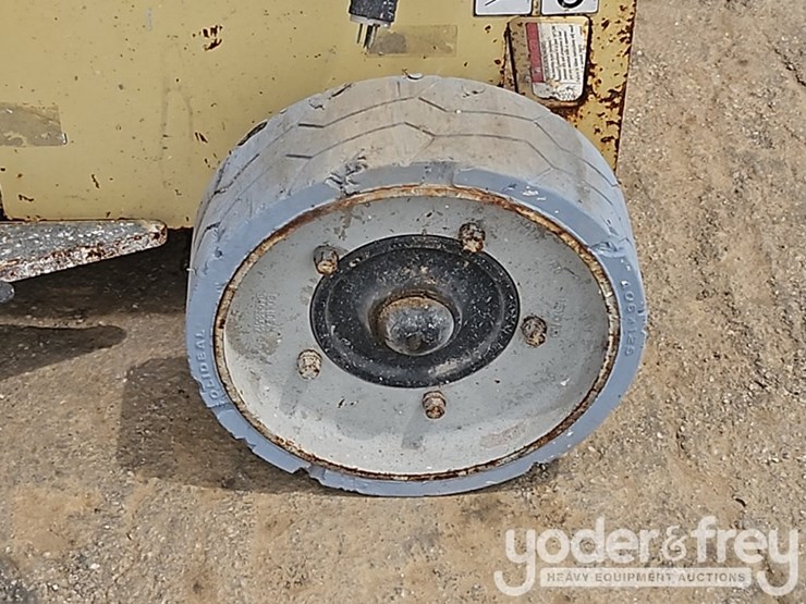 2016-jlg-3246es-image-8