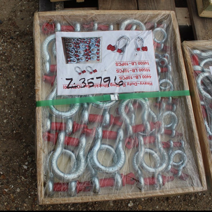 #5174 • BOX OF HEAVY DUTY D RING SHACKLES
