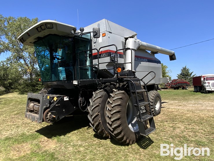 2000-gleaner-r62-image-1