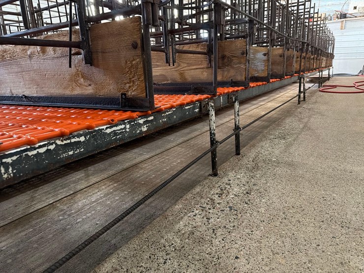 10-sections-of-orange-metal-floor-grates-image-11
