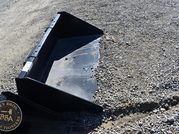 light-material-wolverine-bucket-attachment-42037-image-4