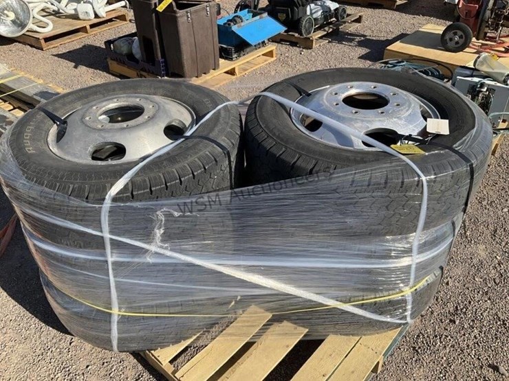 (6)-ford-dually-wheels-&-tires-image-4