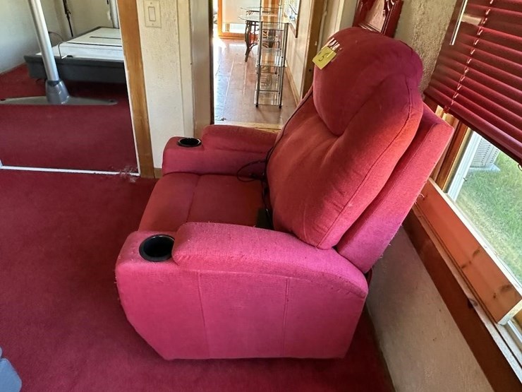 recliner-and-mirror-image-3