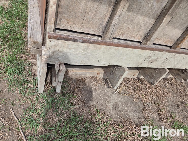 shop-built-wood-livestock-feeder-image-13