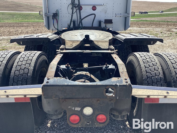 2013-peterbilt-386-image-17