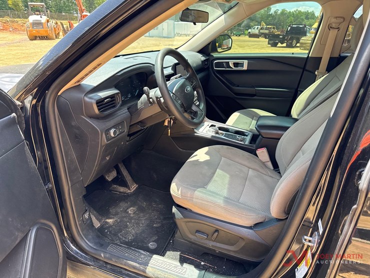 2020-ford-explorer-image-12