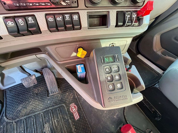 2016-kenworth-t880-image-27