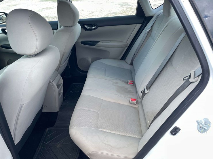 2017-nissan-sentra-4-door-sedan-(130,684-miles)-image-14