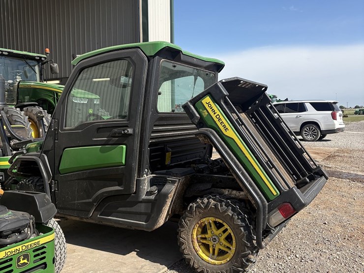 2021-john-deere-gator-image-14