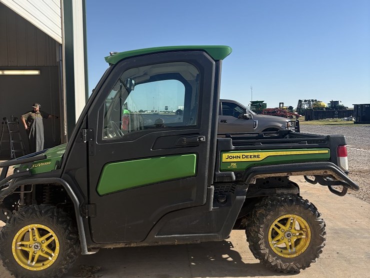 2021-john-deere-gator-image-8