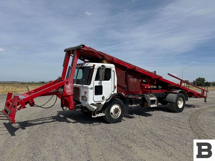 1994-peterbilt-320-image-1