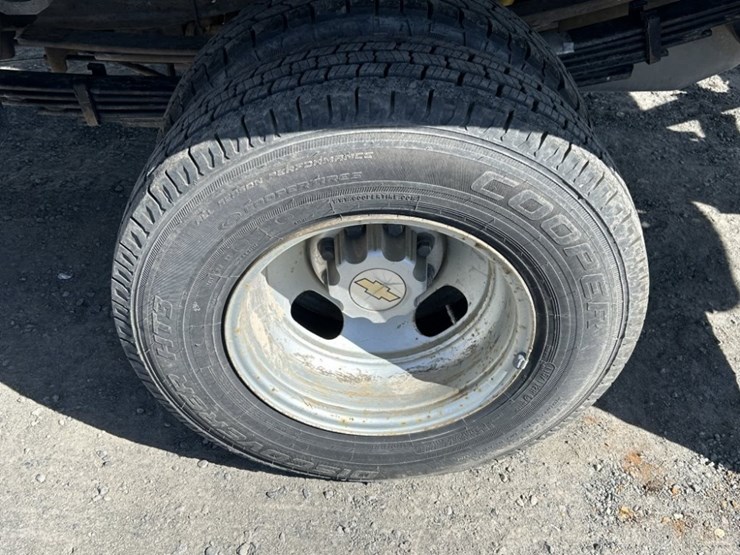 2002-chevrolet-silverado-3500-image-27