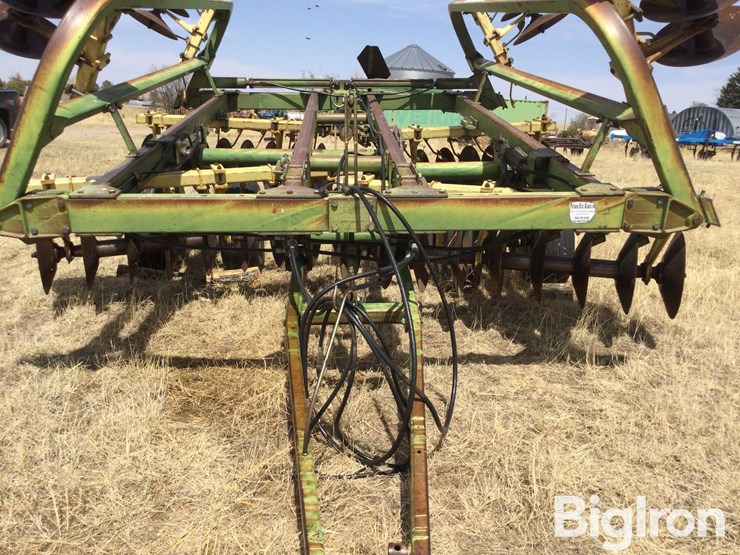 john-deere-230-image-11