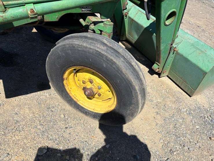 john-deere-2440-image-8