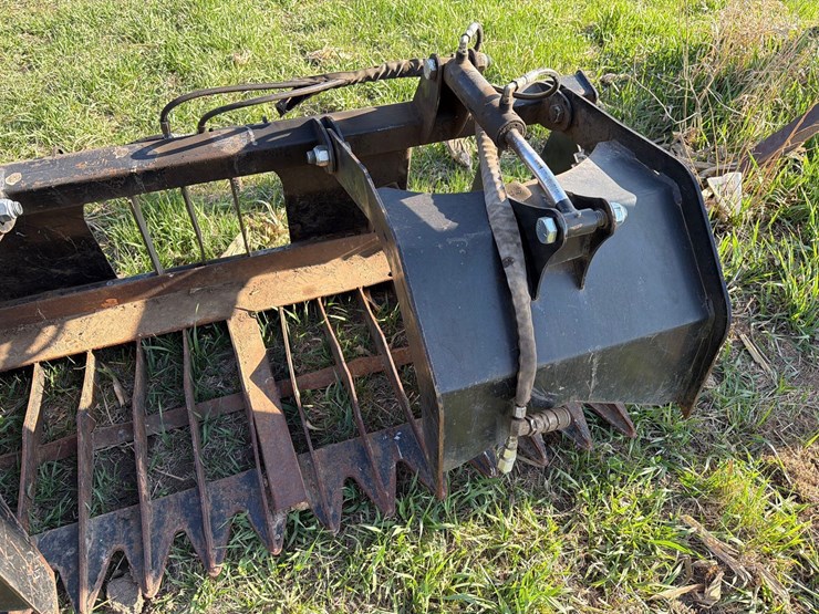 skidloader-78”-grapple-bucket-image-3