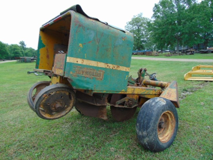 reynolds-f050-pull-type-ride-on-tree-planter-image-2