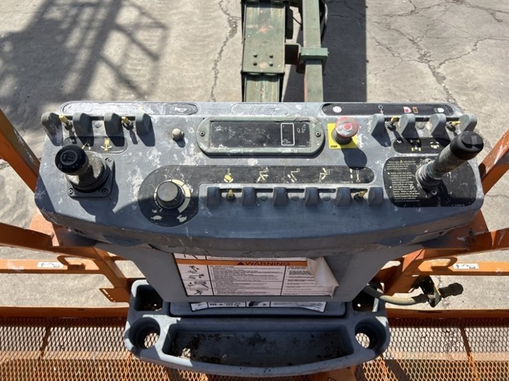 2013-jlg-600s-image-9