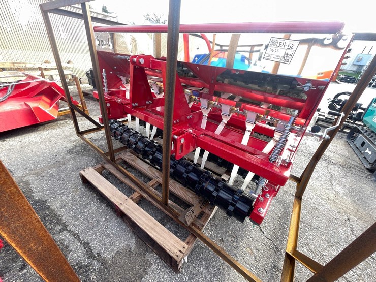 #9028-•-unused-agt-70-skid-steer-universal-mount-(o12)-image-9