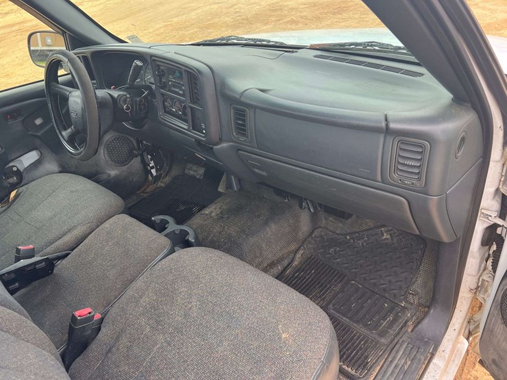 2001-chevrolet-silverado-1500-image-14