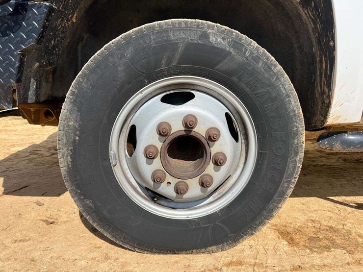 2013-chevrolet-silverado-3500hd-image-9