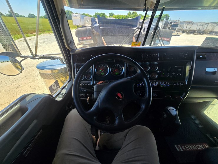 2023-kenworth-w900-image-67
