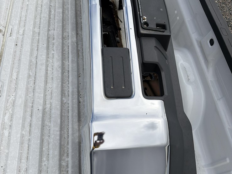 2018-chevrolet-k3500-image-11