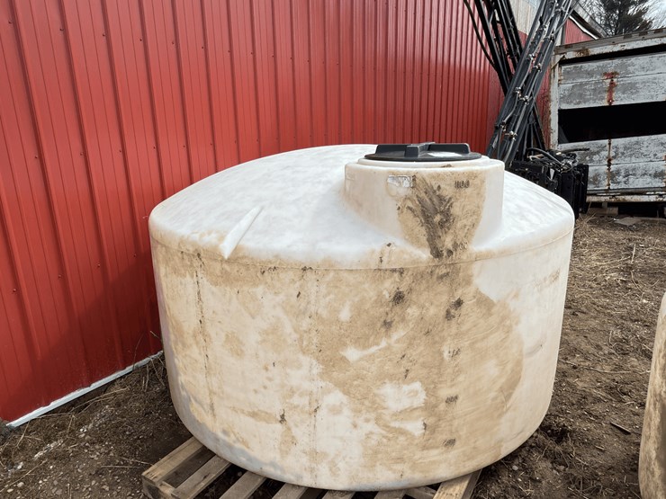 poly-tank-1100-gallon-image-2