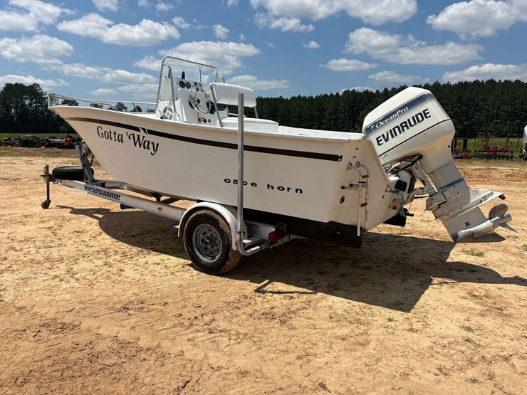 18'-cape-horn-center-console-fiberglass-bay-boat-image-3