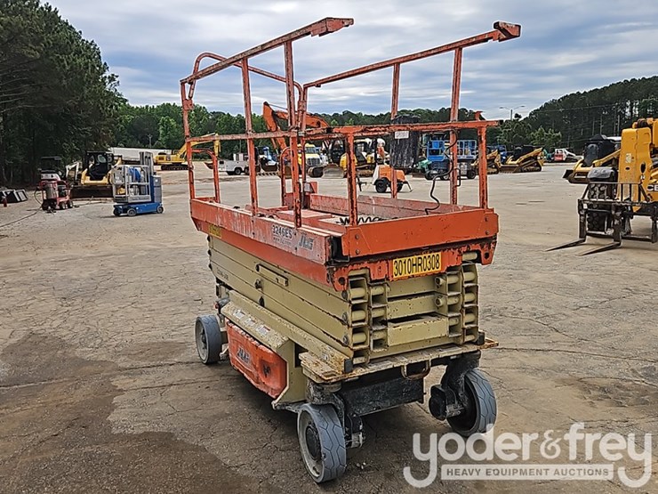 2016-jlg-3246es-image-7