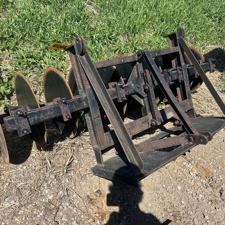 #3905 • Approx 82" Disc Skid Steer Attachment