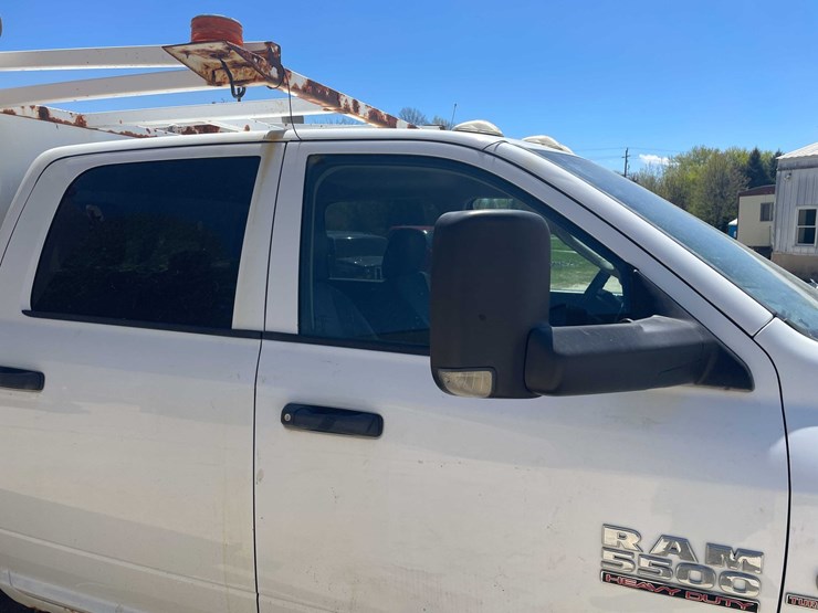 #6925-•-2013-ram-5500-heavy-duty-image-26
