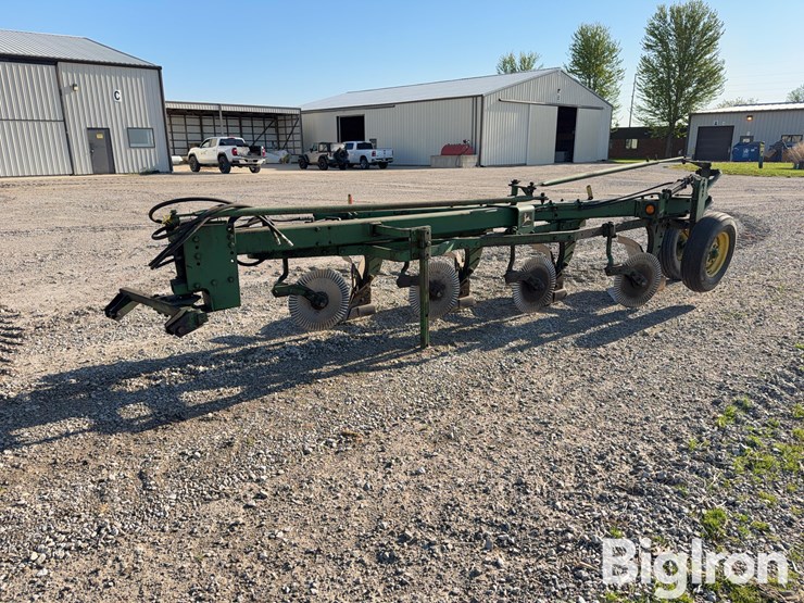 john-deere-a1450-4-bottom-moldboard-plow-image-1