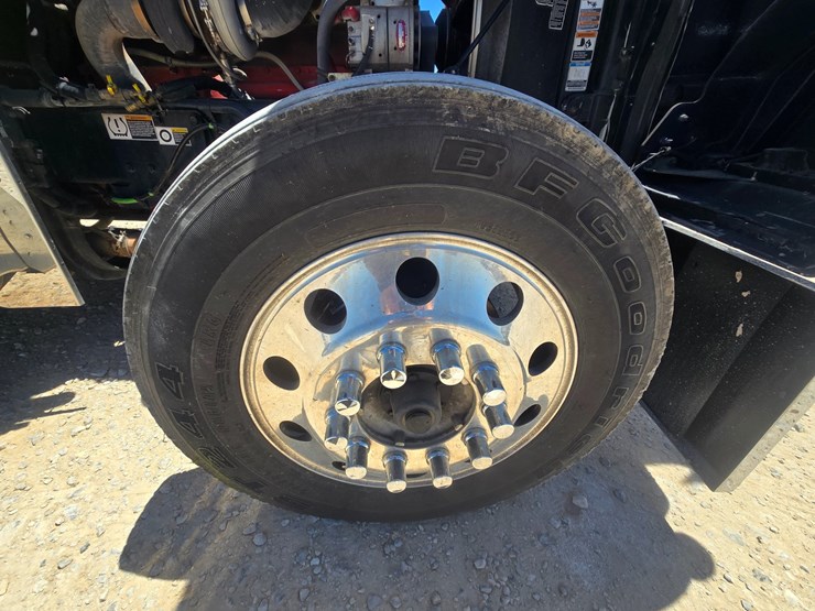 2023-kenworth-w900-image-104