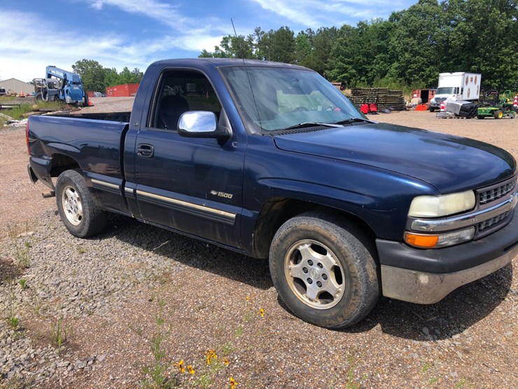 1999-chevrolet-silverado-1500-image-2