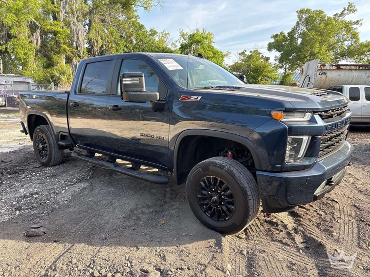 2021-chevrolet-silverado-2500-image-2