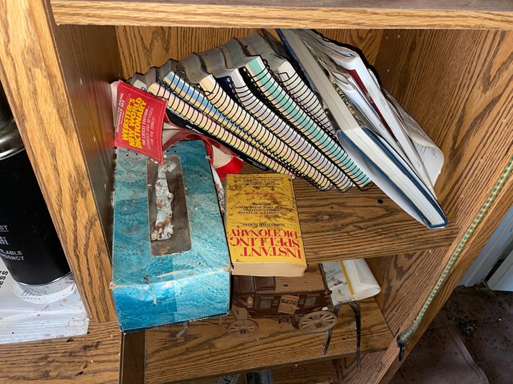 #7061-•-bookshelf-and-contents-image-11