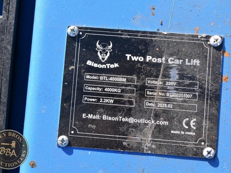 bisontek-two-post-car-lift-41225-image-13
