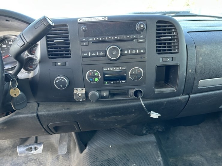 2013-chevrolet-silverado-1500-image-16