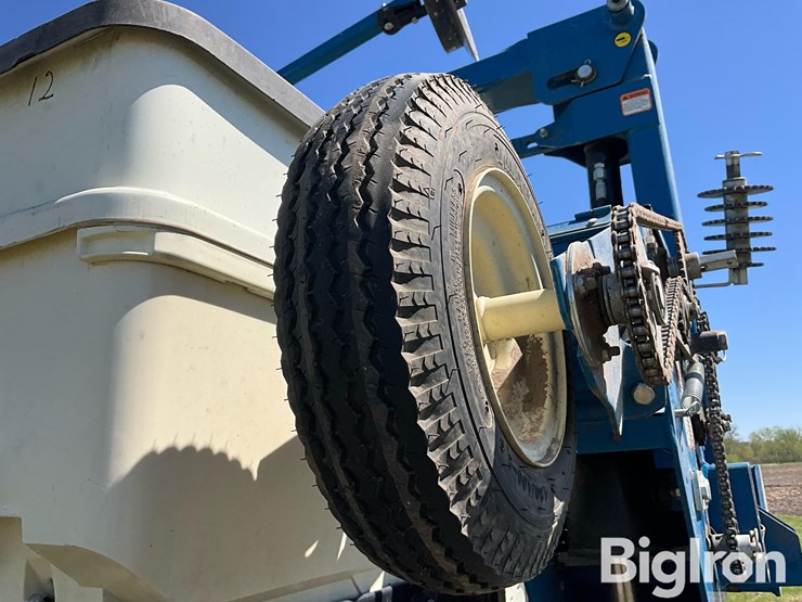 2011-kinze-3600-image-16